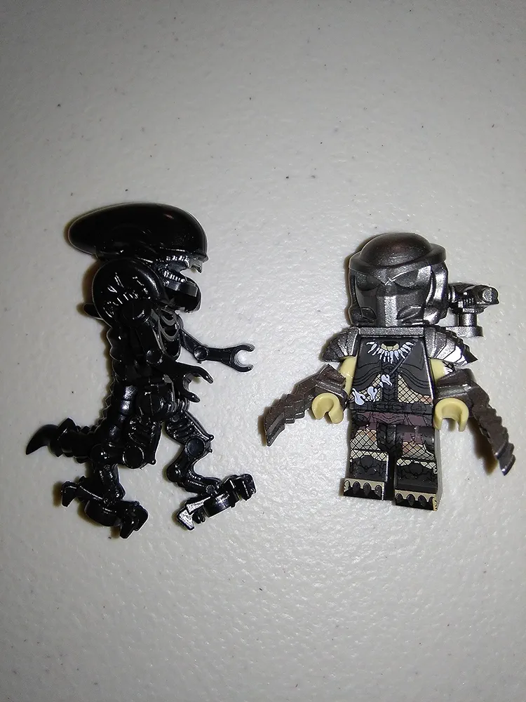 Alien vs Predator Minifigure Lot Minifigure